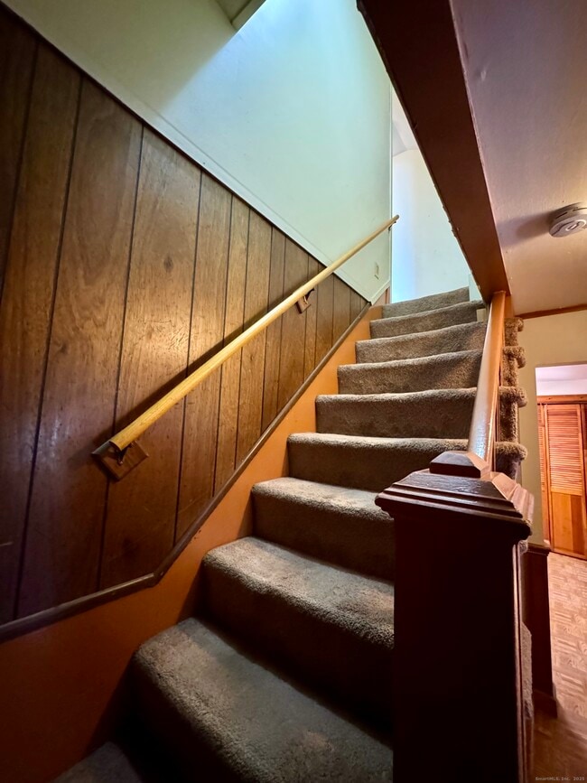 Building Photo - 30 N Chestnut St