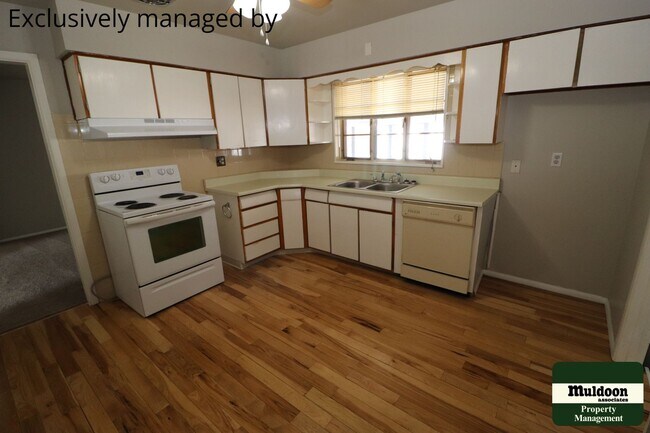 Building Photo - Main Level Living, Close to Ft Carson. 1  ...