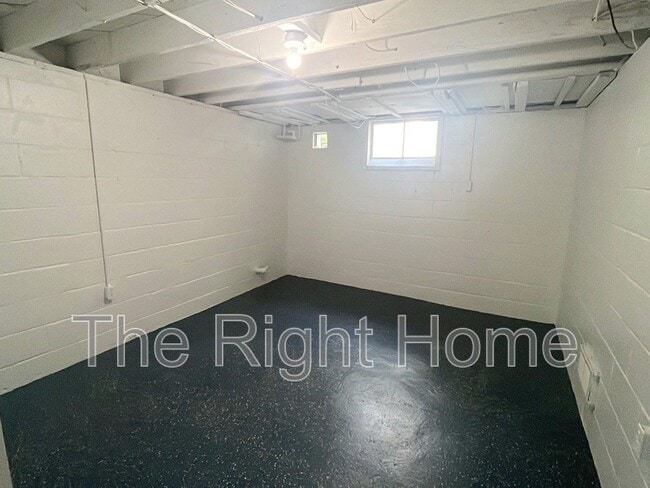 Building Photo - 5417 S 49th St