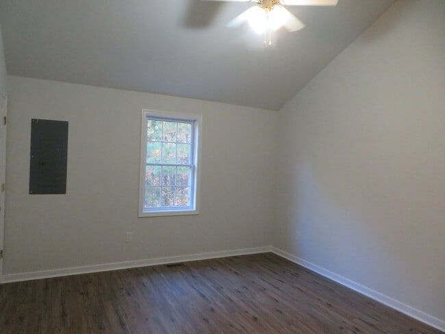 Building Photo - Dinwiddie VA