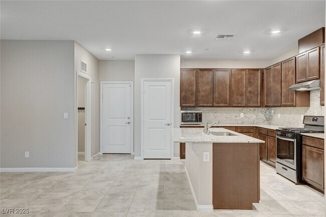 Building Photo - 2409 Bellinzona Pl