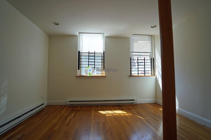 Building Photo - 1298 Commonwealth Ave