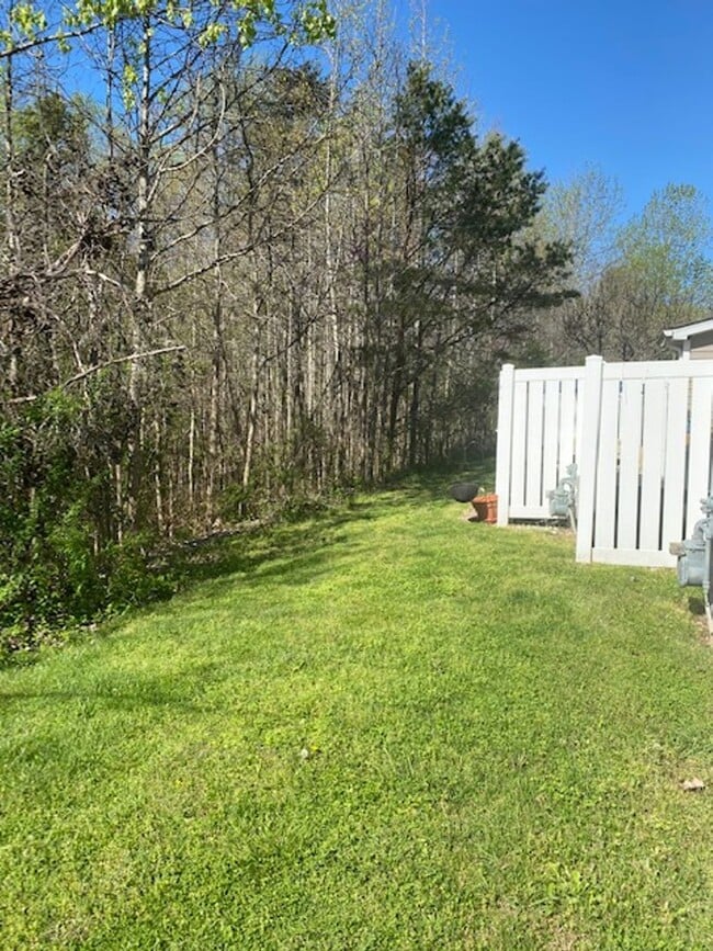 Building Photo - End Unit Townhome!  Over 1500 Sq Ft!  Harr...