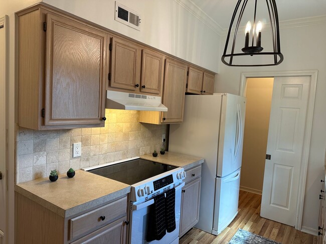 Building Photo - Just Renovated 1,300 SQ' Duplex Across from Woodward Park