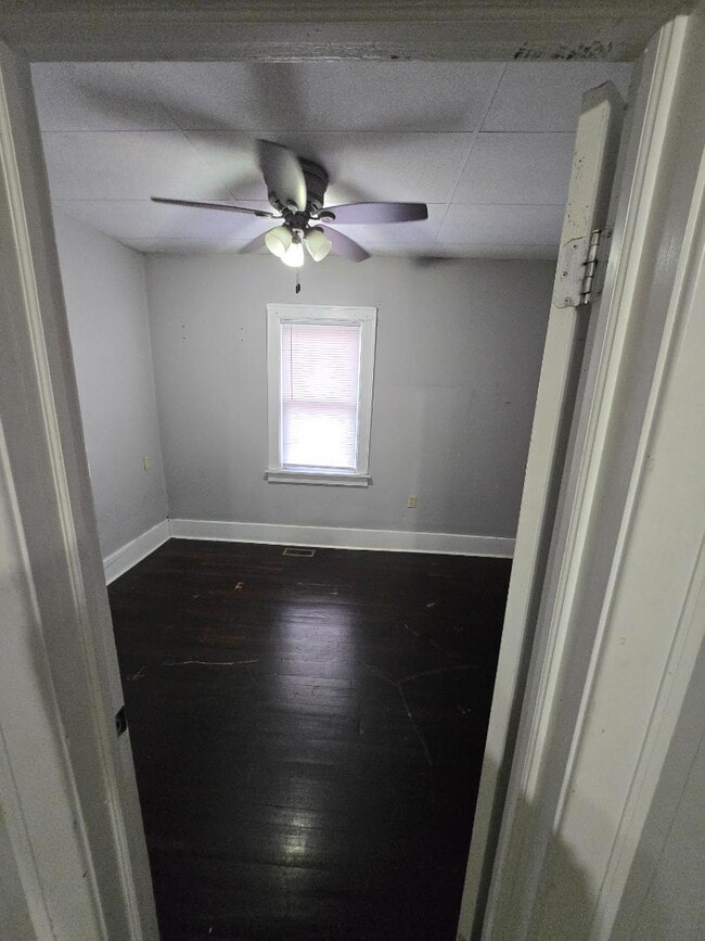 Building Photo - 2240 White Oak Ave