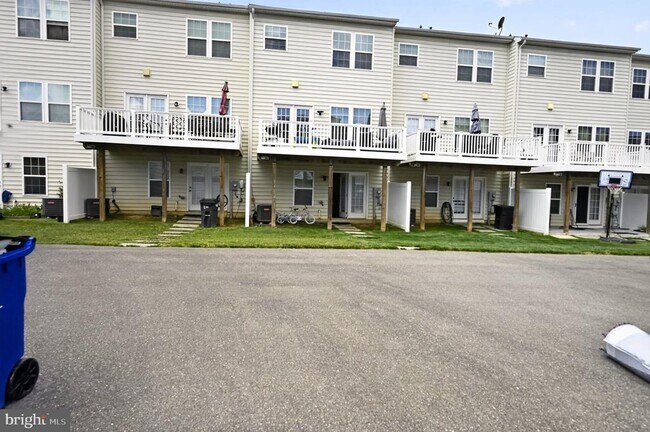 Building Photo - 6357 Walcott Ln