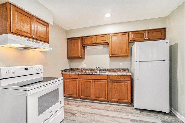 Building Photo - Newly remodeled 1 bedroom 1 bathroom - Ask about our Security Deposit Alternative!