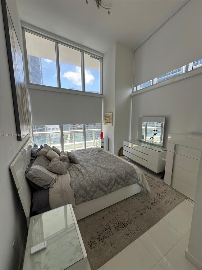 Building Photo - 475 Brickell Ave