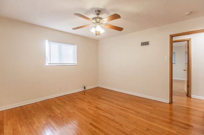 Building Photo - (852) 7434-36 Delmar