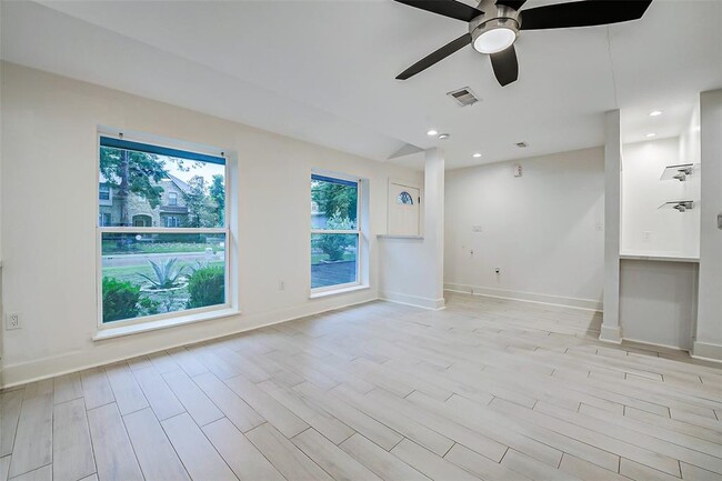 Building Photo - 5541 Aspen St