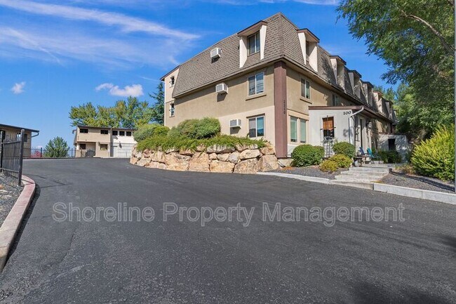 Building Photo - 2110 Brittany Ln