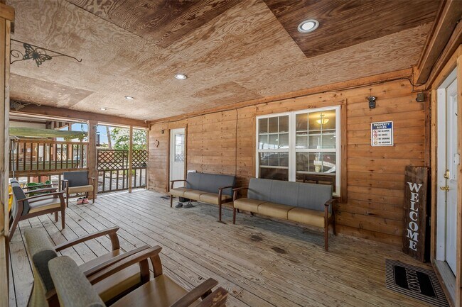 Building Photo - 18718 Vickers Rd