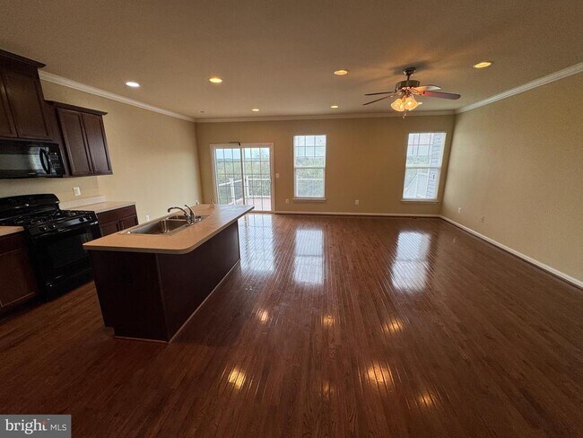 Building Photo - 105 Domino Ct