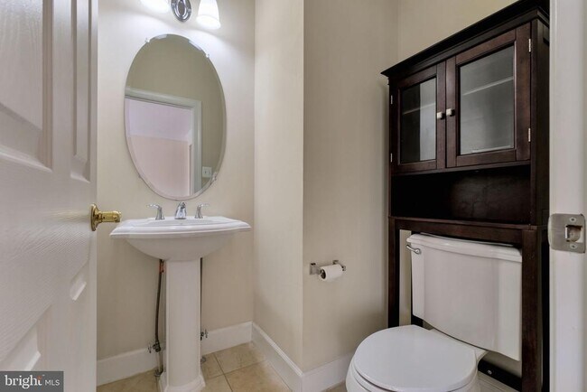 Building Photo - 725 Ridgemont Ave