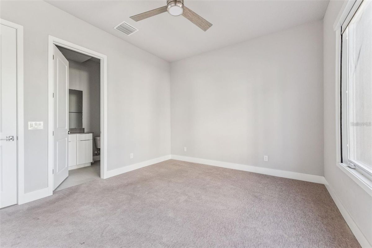 Building Photo - 7760 Sandy Ridge Dr