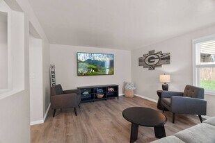 Building Photo - 2596 Parkwood Dr