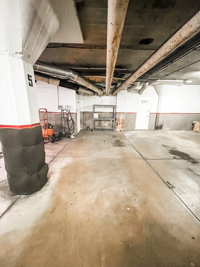 Building Photo - 1728 E 3rd St