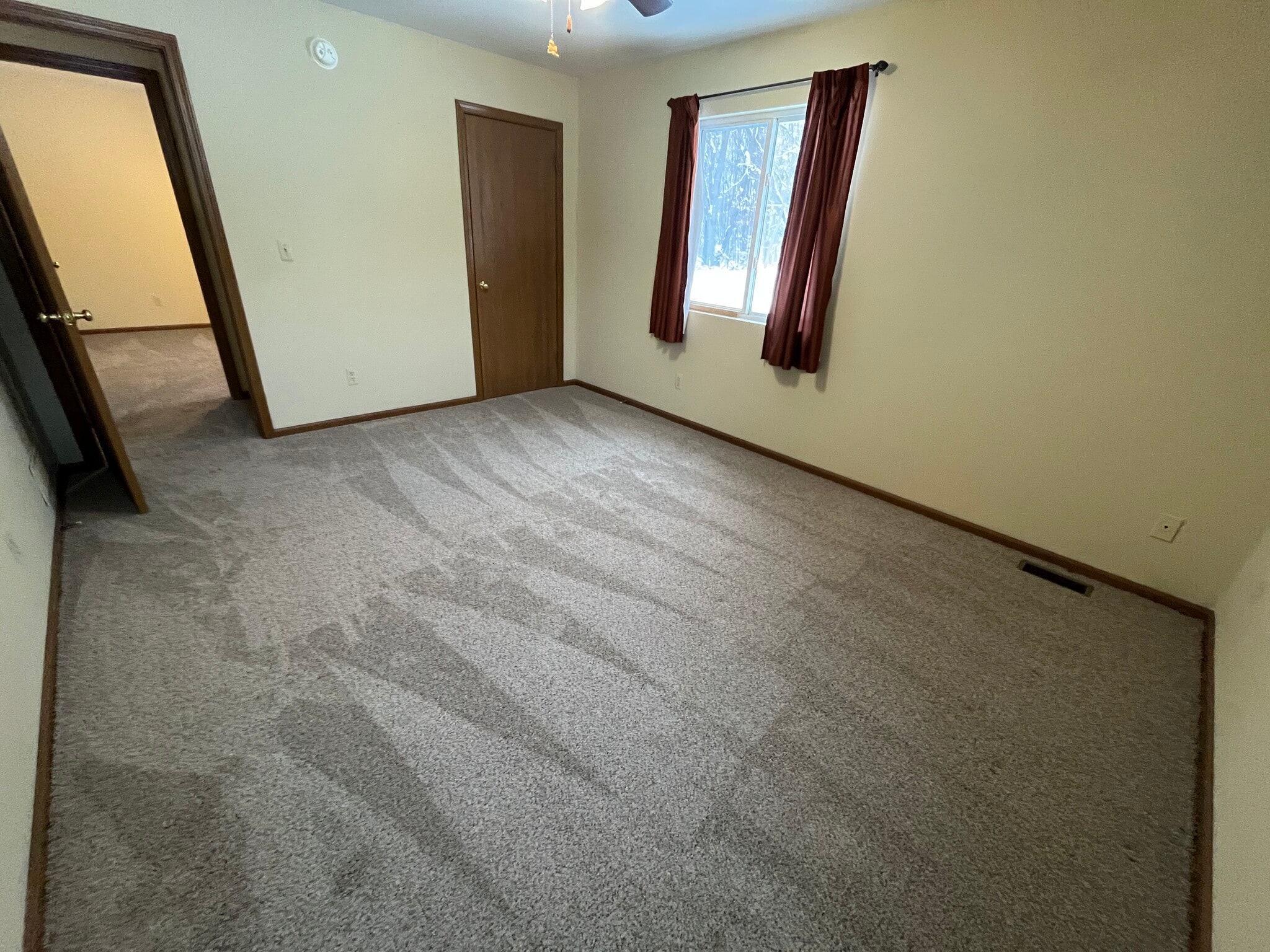 Building Photo - 633 Airway Dr