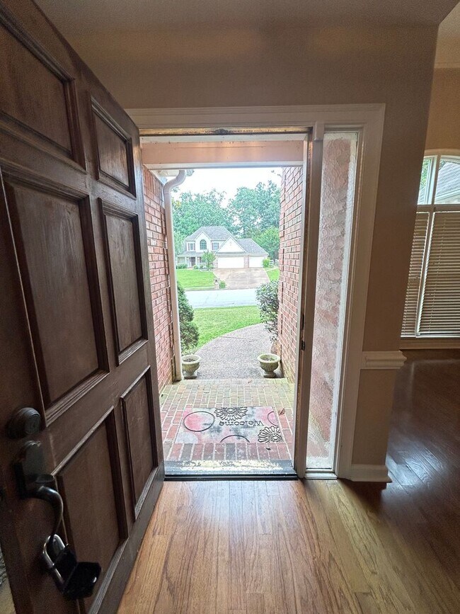Building Photo - 4 BEDROOM/2 BATH HOME + Bonus Room in Rive...