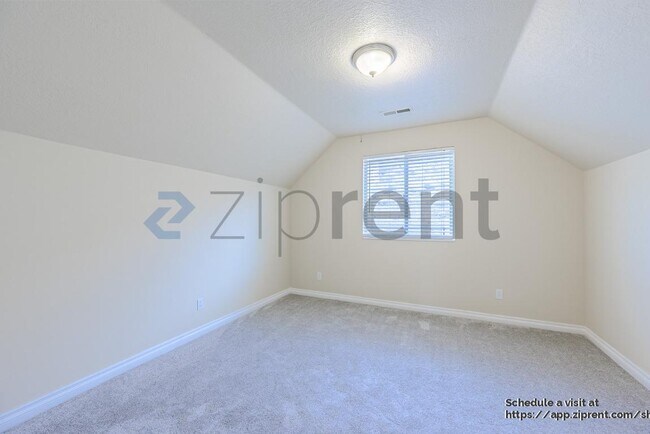 Building Photo - 10326 Avondale Dr