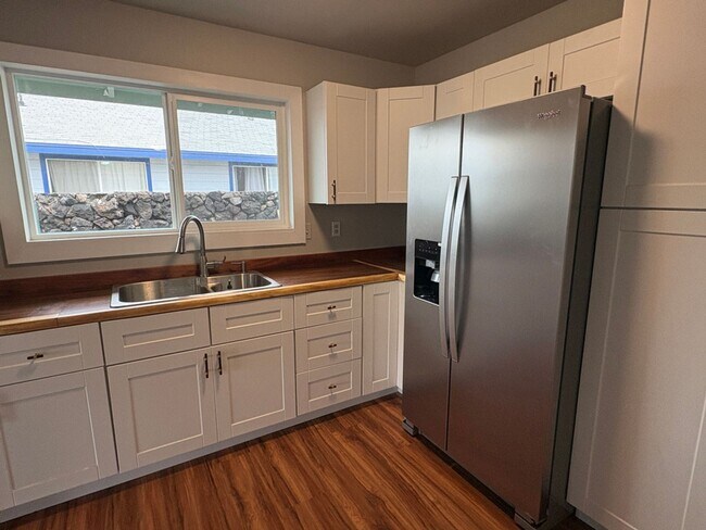 Building Photo - Newly remodeled 3 bdrm/2 bath home in cul de sac