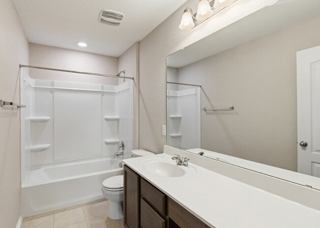 Building Photo - Move-In Ready Home in Landmark Pointe with Included Appliances