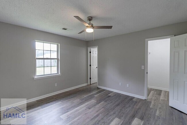 Building Photo - 1103 Ballard Dr