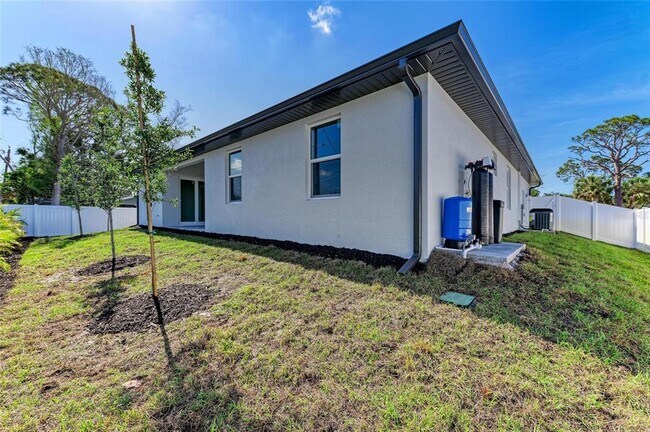 Building Photo - 380 Holly Rd