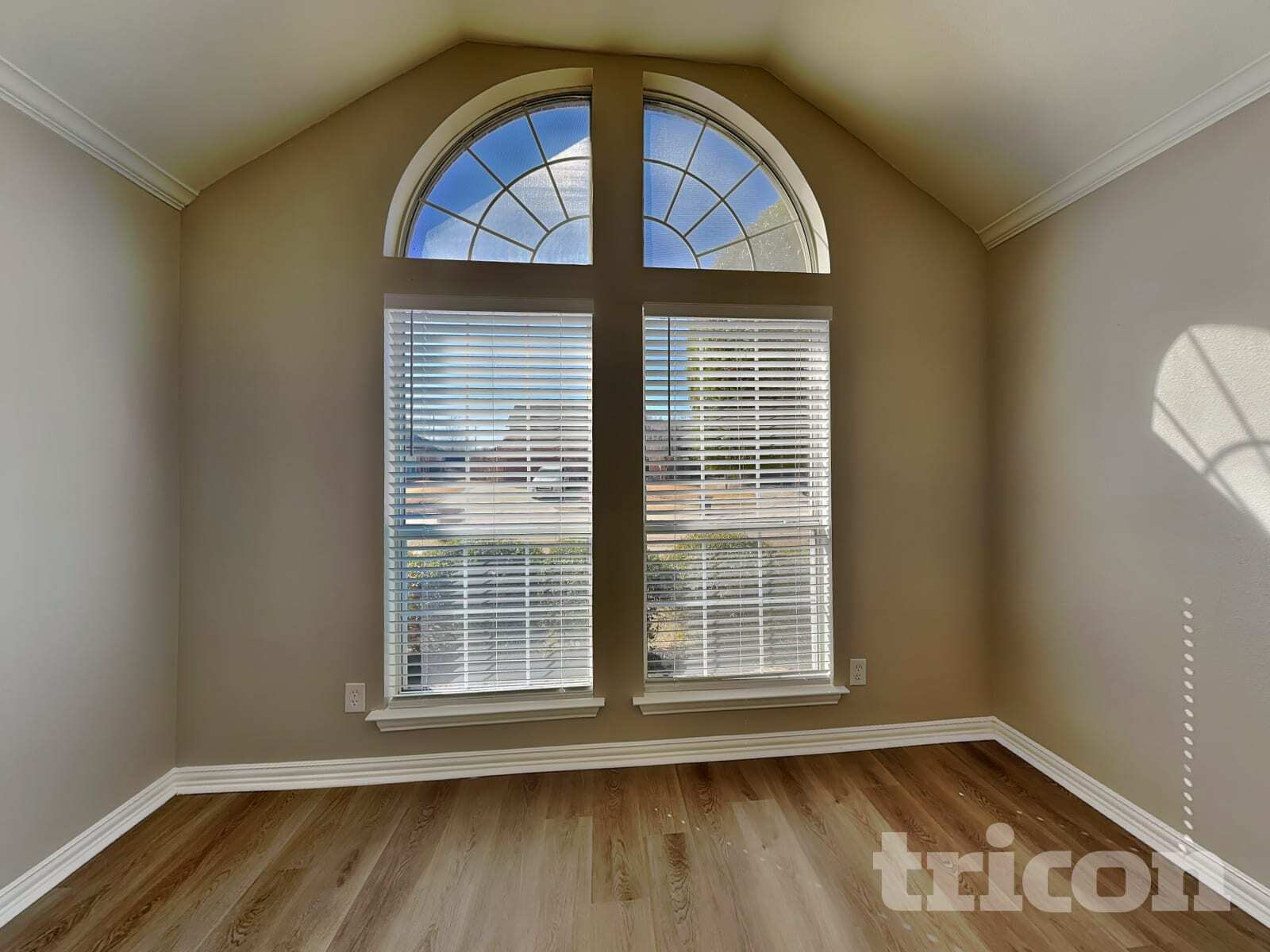 Building Photo - 709 W Park Dr