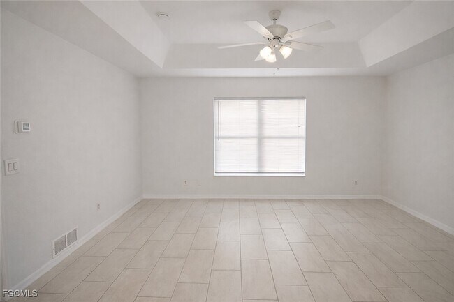 Building Photo - 2912 SE Santa Barbara Pl