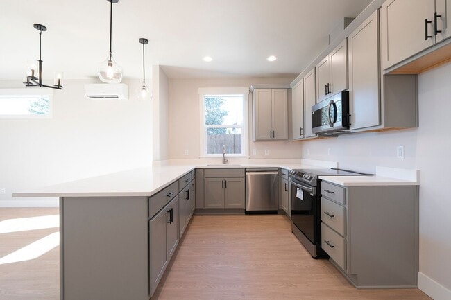 Building Photo - Beautiful 3 bed, 1.5 Bath SE Portland Rental Home!
