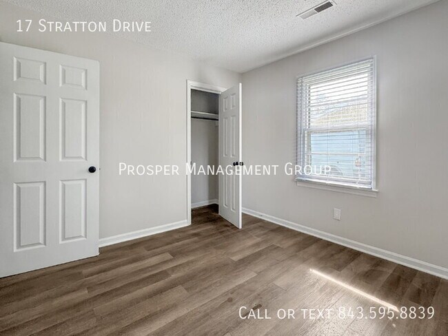 Building Photo - 17 Stratton Dr