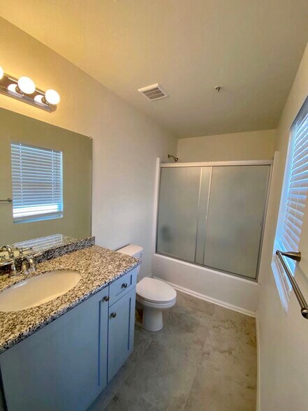 Building Photo - 809 W Duarte Rd