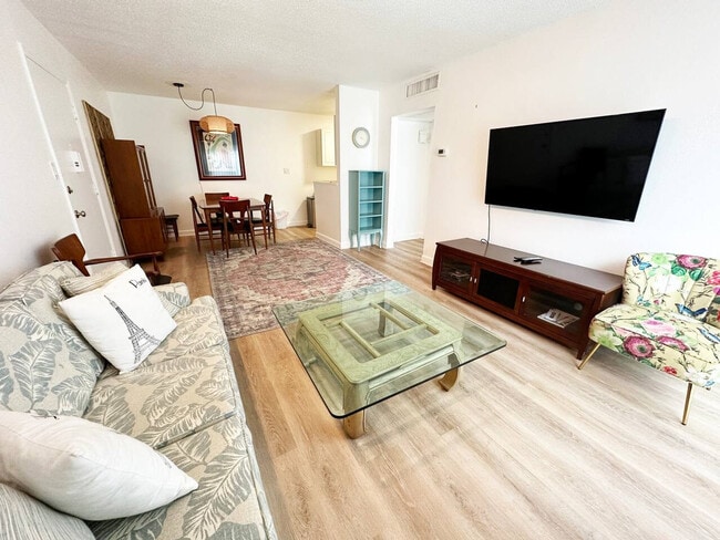 Building Photo - 1700 SW 16th Ct