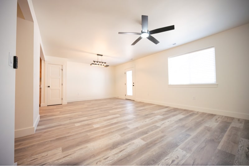 Building Photo - 520 E South Weber Dr