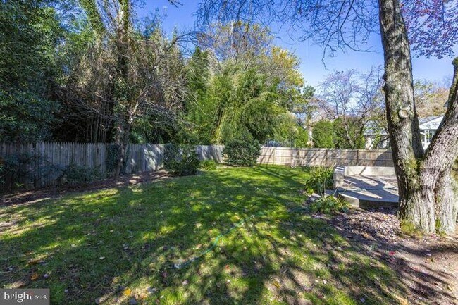 Building Photo - 5400 Greystone St