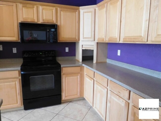 Primary Photo - 2421 W Ellis St