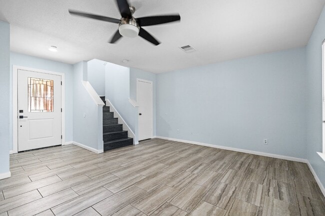 Building Photo - 16074 Walnut Creek Dr