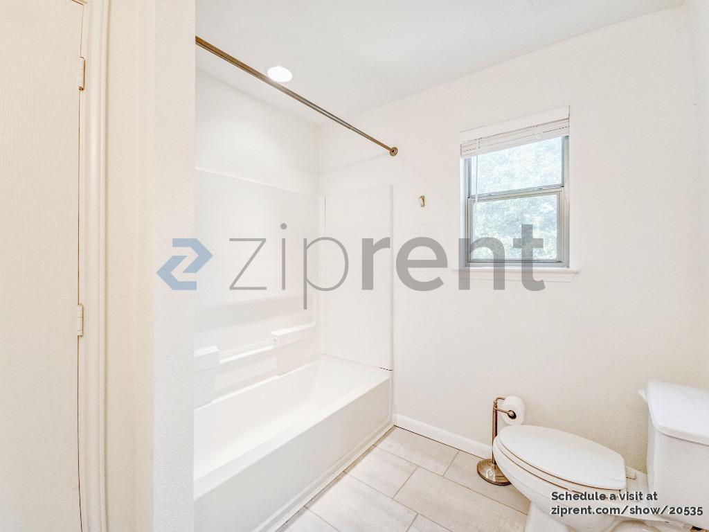 Building Photo - 5803 Viewpoint Dr