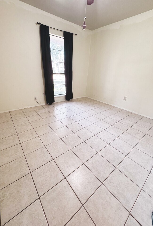 Building Photo - 2211 Mustang Springs Dr