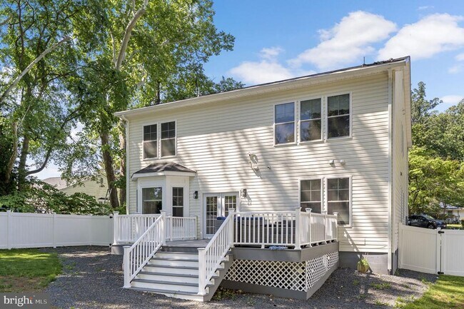 Building Photo - 3925 Ashwood Pl
