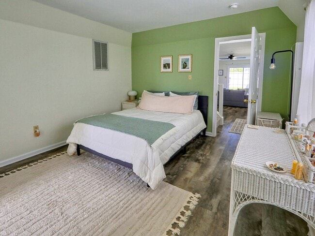 Building Photo - Year-round rental - 4 br 2.5 ba Twin Home in Seabright Village – East of Route 1