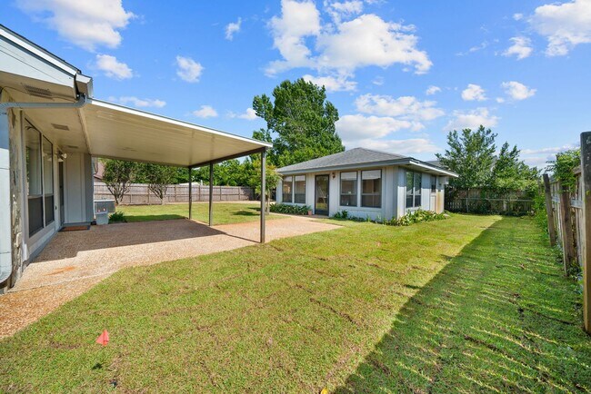 Building Photo - For Rent – Huntingdon Estates 3BR/2BA Home...