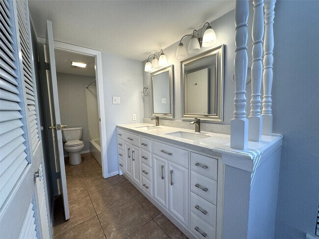 Building Photo - 4001 E NASA Pkwy