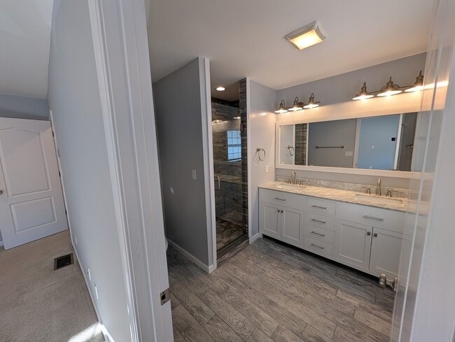 Building Photo - 227-229-229 River Rd