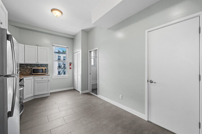 Building Photo - 340 7th St
