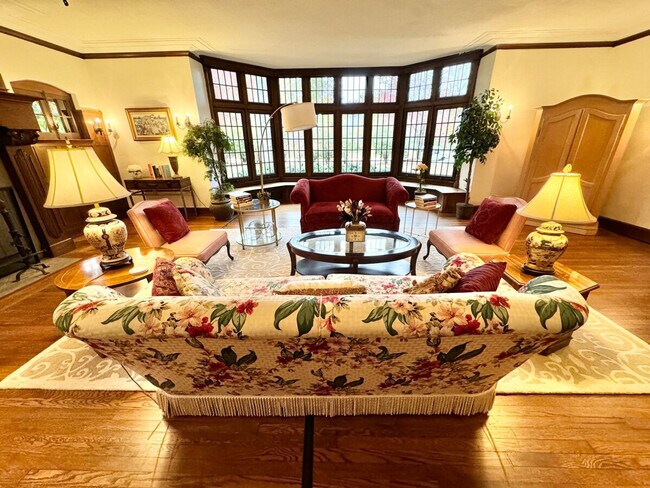 Building Photo - 3085 Fairmount Blvd