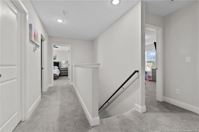 Building Photo - 4 Bedrooms 3 Bathrooms