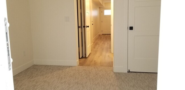 Building Photo - BRAND NEW TOWN HOME READY TO MOVE IN