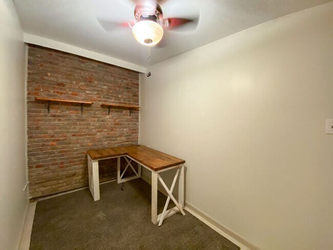 Building Photo - Beautiful Home Located in Thousand Oaks Mo...